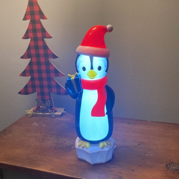 NWT- 14β LED Light Up Adorable Penguin Decoration π Operated - Picture 14 of 17